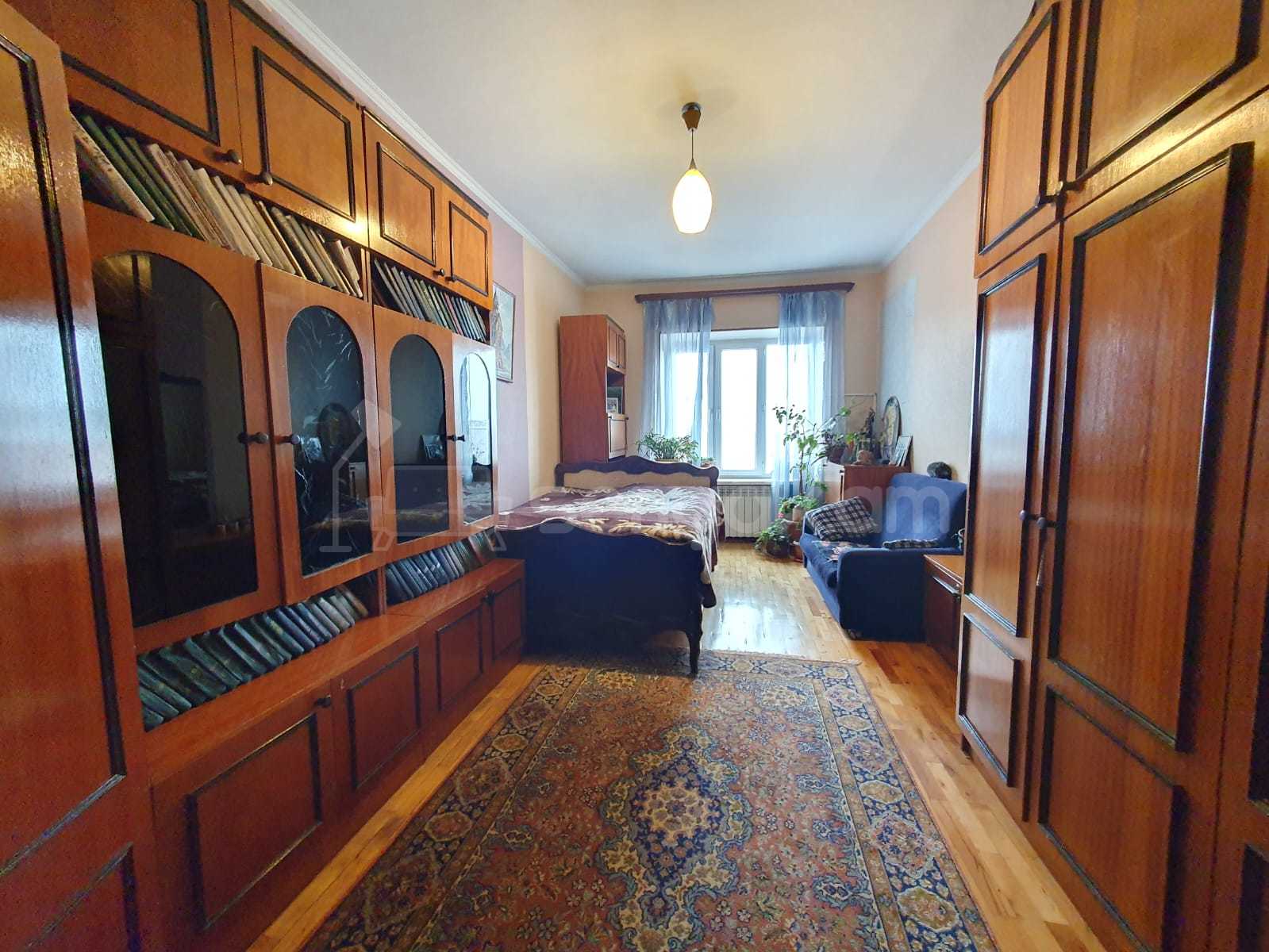 3 Սենյականոց Բնակարան Քարե Շենքում, 82քմ, 5/5 հարկ, Կապիտալ Վերանորոգված