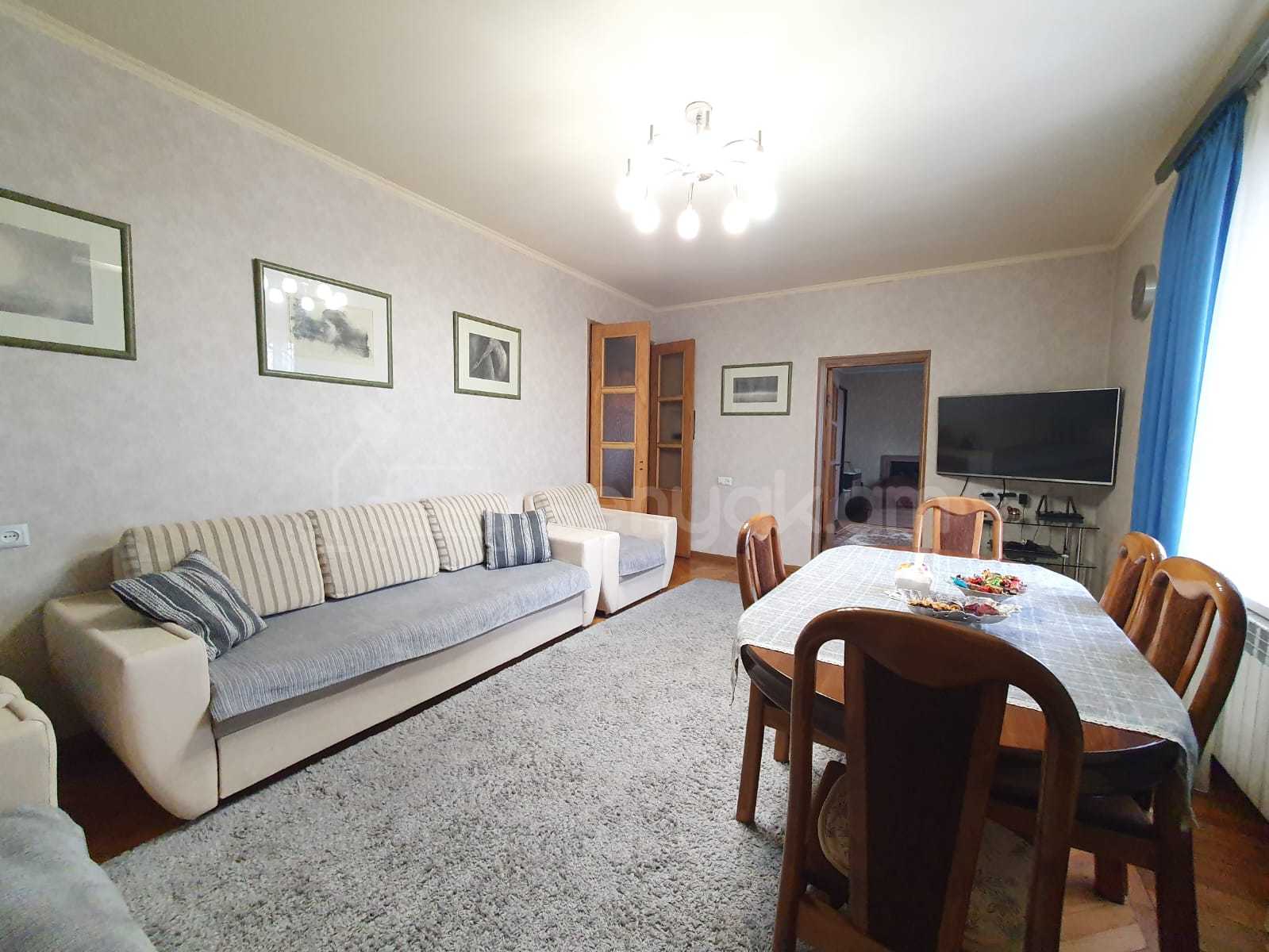 3 Սենյականոց Բնակարան Քարե Շենքում, 82քմ, 5/5 հարկ, Կապիտալ Վերանորոգված