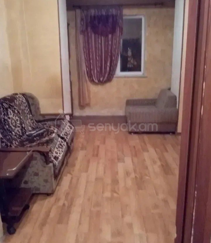 1 Սենյականոց Բնակարան Քարե Շենքում, 30քմ, 3/5 հարկ, Կոսմետիկ Վերանորոգված