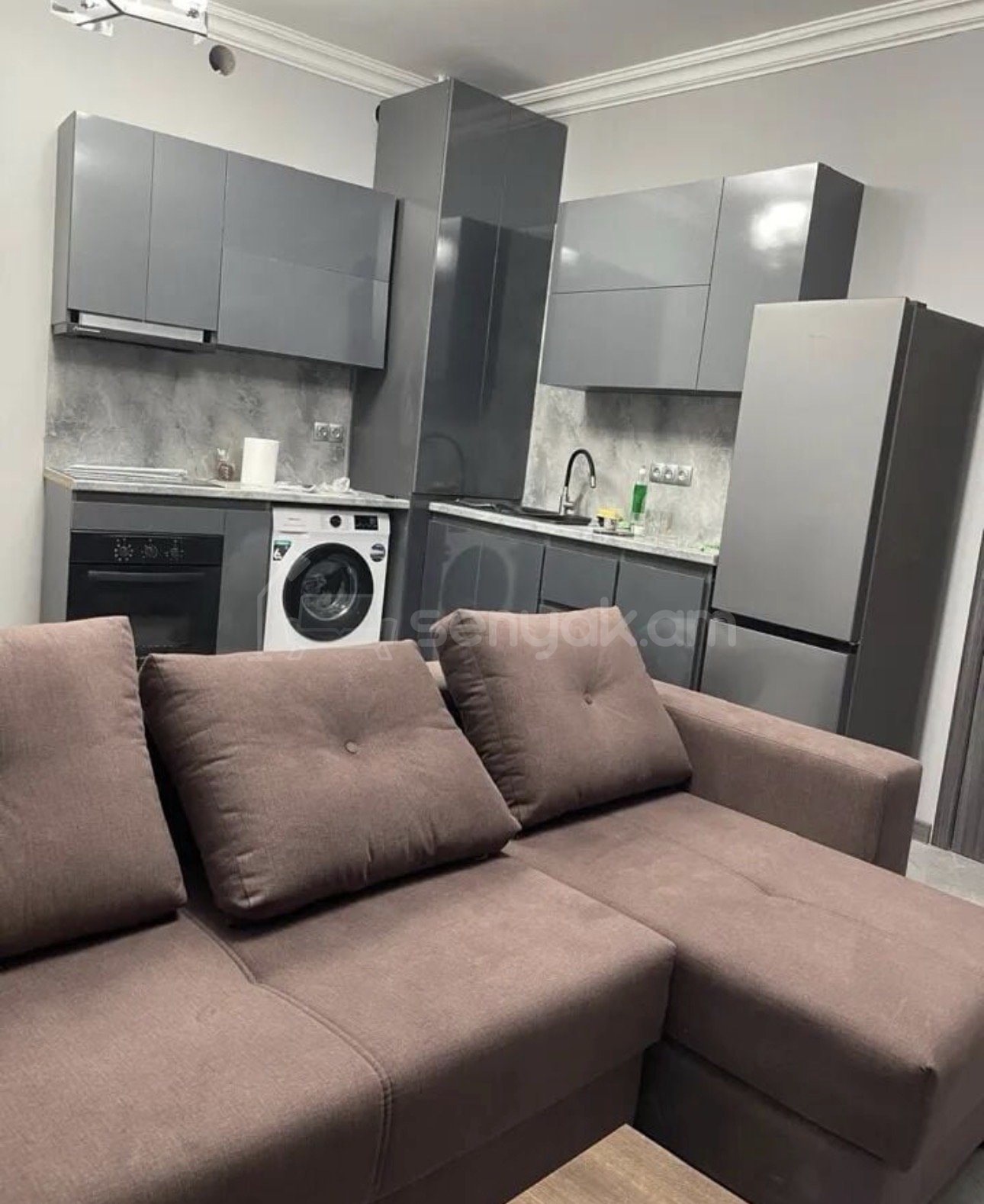 3 Սենյականոց Բնակարան Քարե Շենքում, 75քմ, 2/2 հարկ, Դիզայներական Վերանորոգված, Կահավորված, Արևկող