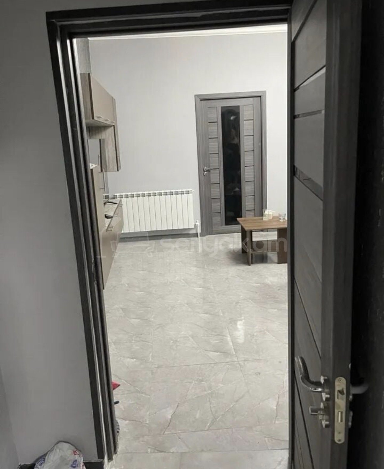 3 Սենյականոց Բնակարան Քարե Շենքում, 75քմ, 2/2 հարկ, Դիզայներական Վերանորոգված, Կահավորված, Արևկող