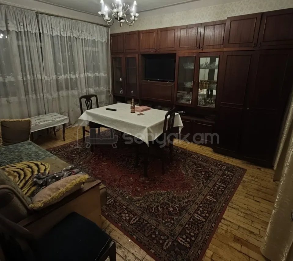 2 Սենյականոց Բնակարան Քարե Շենքում, 56քմ, 5/9 հարկ, Նորմալ Վիճակում, Կահավորված, Արևկող