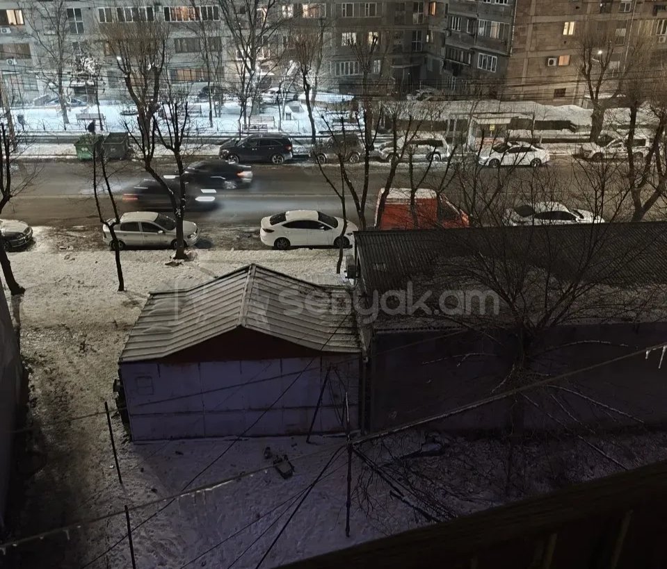 2 Սենյականոց Բնակարան Քարե Շենքում, 56քմ, 5/9 հարկ, Նորմալ Վիճակում, Կահավորված, Արևկող