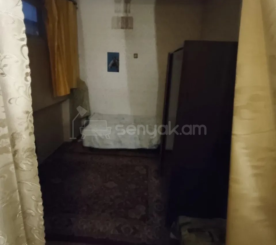 2 Սենյականոց Բնակարան Քարե Շենքում, 56քմ, 5/9 հարկ, Նորմալ Վիճակում, Կահավորված, Արևկող