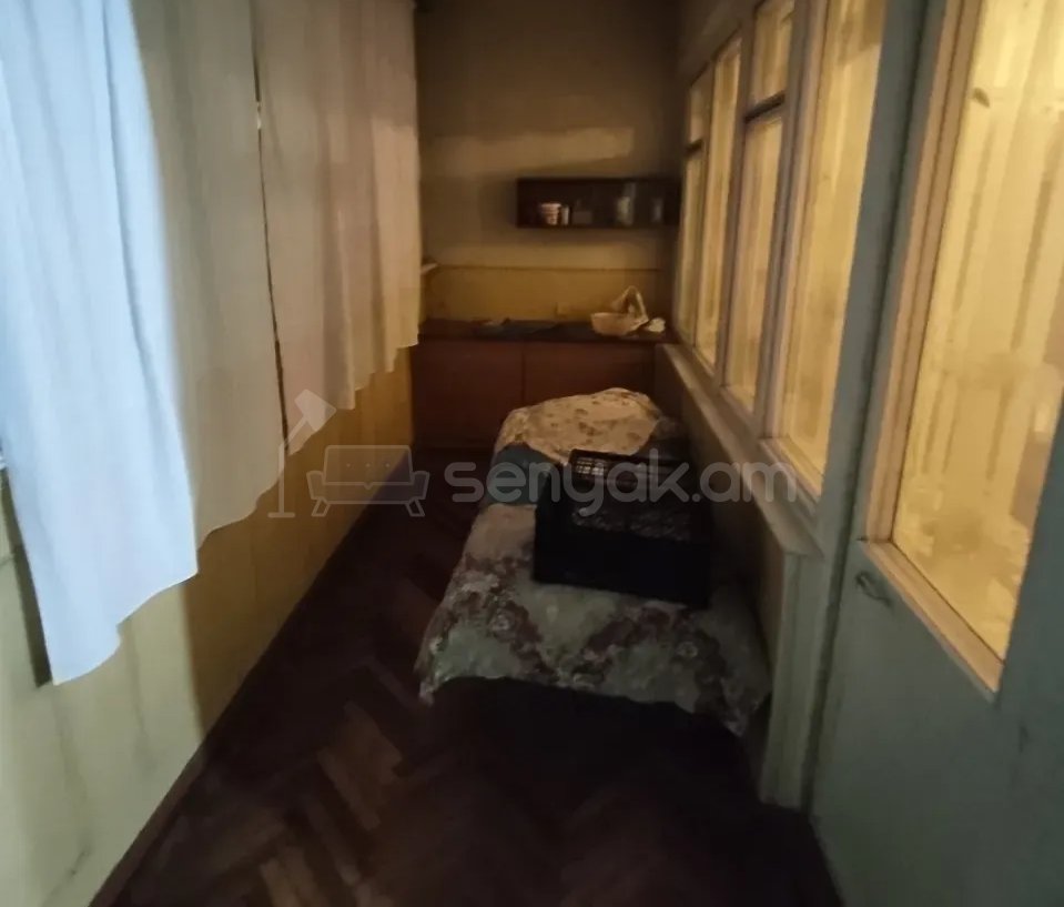 2 Սենյականոց Բնակարան Քարե Շենքում, 56քմ, 5/9 հարկ, Նորմալ Վիճակում, Կահավորված, Արևկող