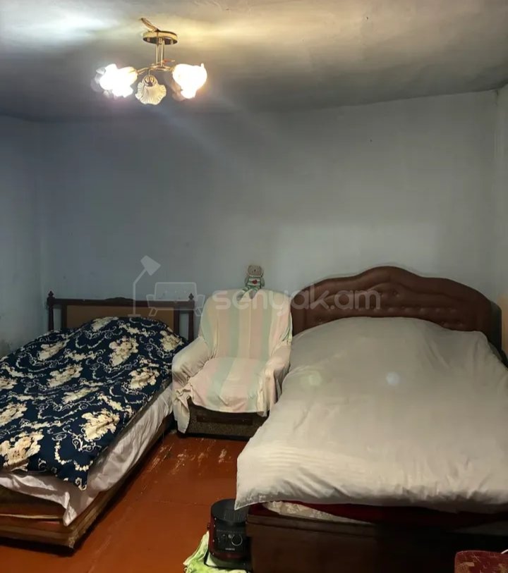 2 Սենյականոց Բնակարան Քարե Շենքում, 55քմ, 1/1 հարկ, Նորմալ Վիճակում, Կահավորված