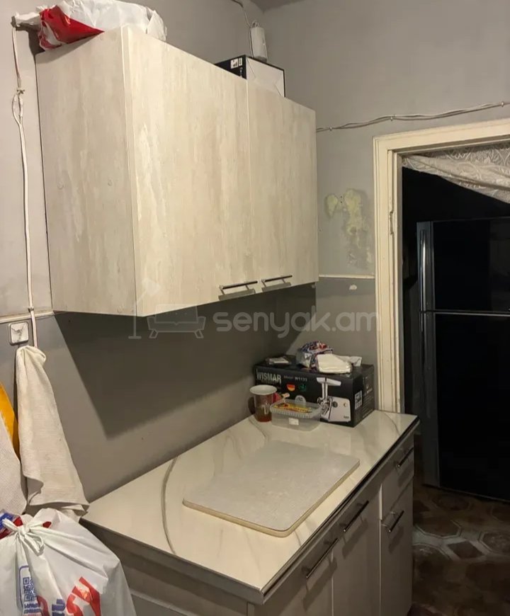 2 Սենյականոց Բնակարան Քարե Շենքում, 55քմ, 1/1 հարկ, Նորմալ Վիճակում, Կահավորված