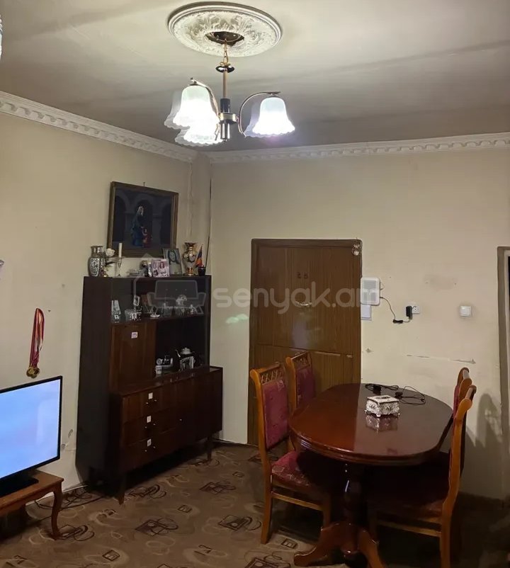 2 Սենյականոց Բնակարան Քարե Շենքում, 55քմ, 1/1 հարկ, Նորմալ Վիճակում, Կահավորված