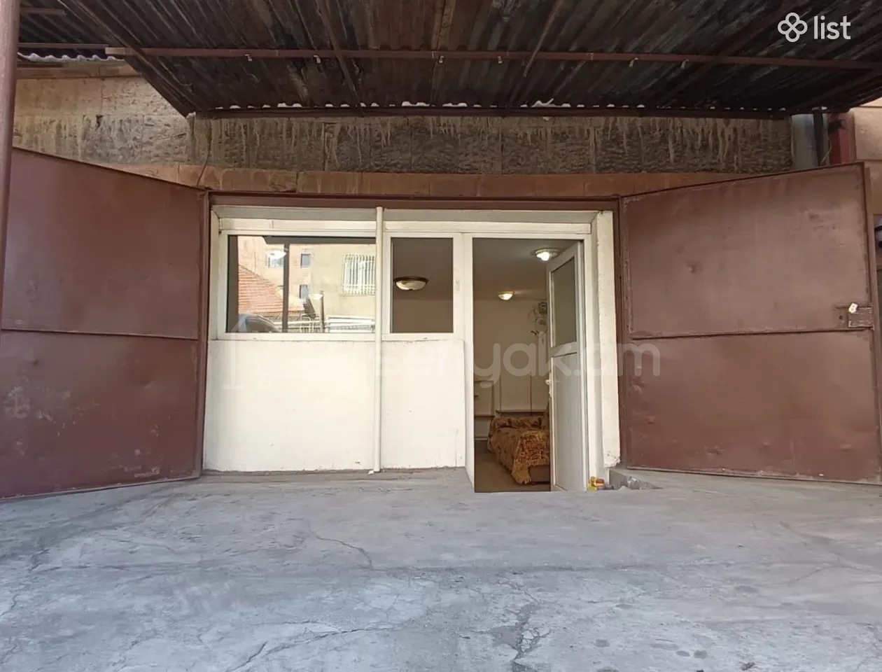 2 Սենյականոց Բնակարան Քարե Շենքում, 40քմ, 1/1 հարկ, Նորմալ Վիճակում, Կահավորված