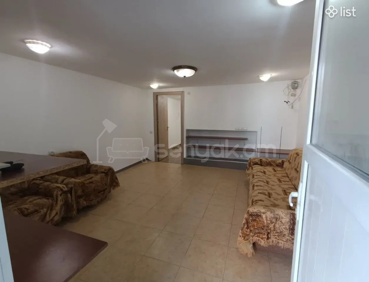 2 Սենյականոց Բնակարան Քարե Շենքում, 40քմ, 1/1 հարկ, Նորմալ Վիճակում, Կահավորված