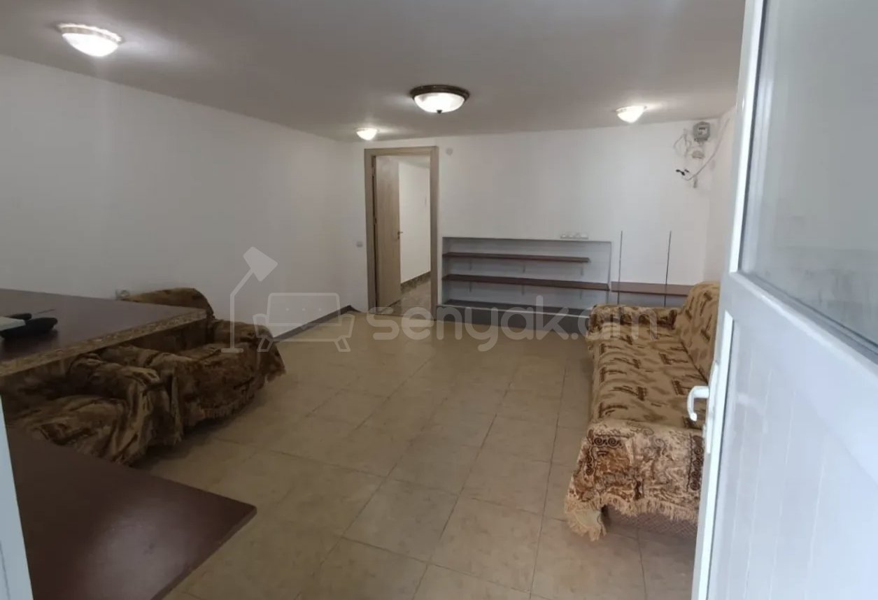 2 Սենյականոց Բնակարան Քարե Շենքում, 40քմ, 1/1 հարկ, Նորմալ Վիճակում, Կահավորված