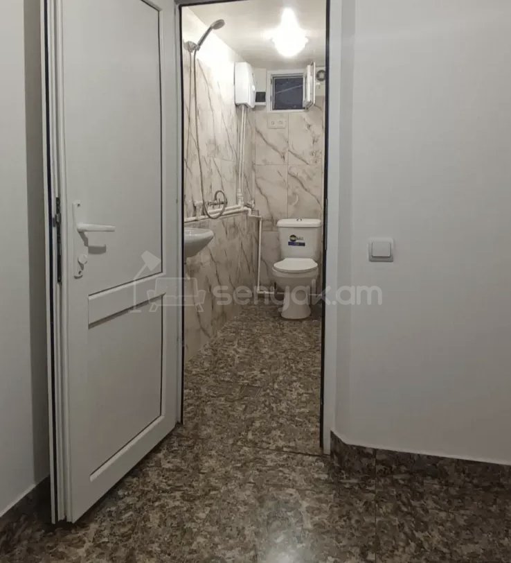 2 Սենյականոց Բնակարան Քարե Շենքում, 40քմ, 1/1 հարկ, Նորմալ Վիճակում, Կահավորված