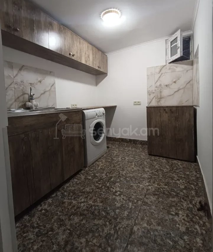 2 Սենյականոց Բնակարան Քարե Շենքում, 40քմ, 1/1 հարկ, Նորմալ Վիճակում, Կահավորված