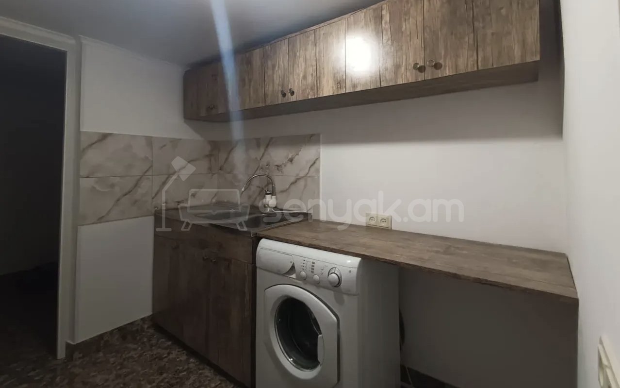 2 Սենյականոց Բնակարան Քարե Շենքում, 40քմ, 1/1 հարկ, Նորմալ Վիճակում, Կահավորված