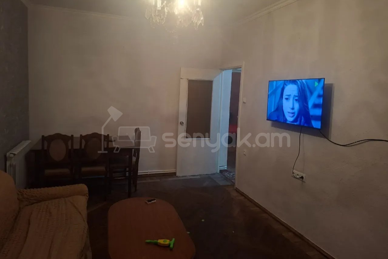 2 Սենյականոց Բնակարան Քարե Շենքում, 56քմ, 3/5 հարկ, Նորմալ Վիճակում, Կահավորված