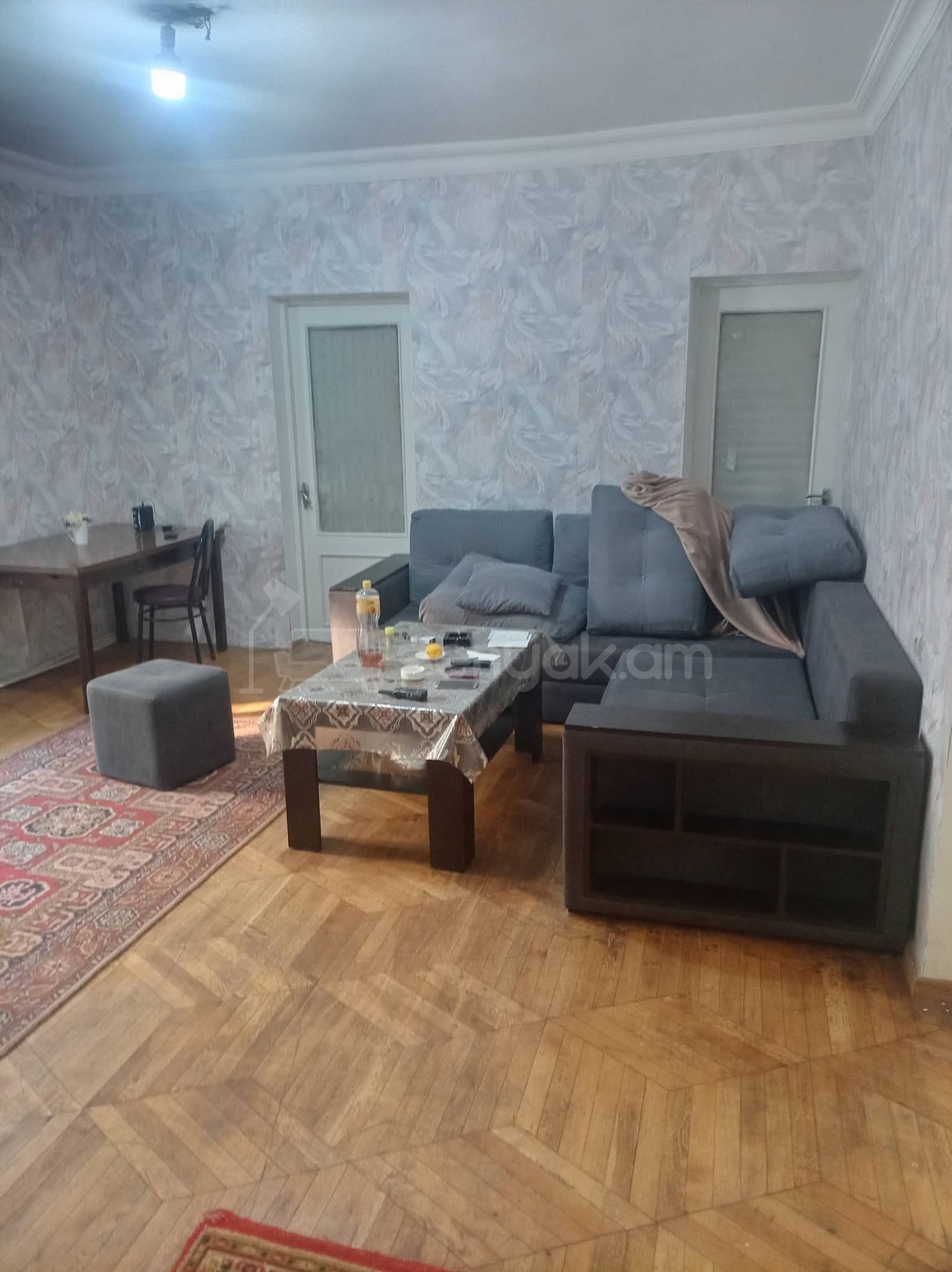 2 Սենյականոց Բնակարան Քարե Շենքում, 52քմ, 1/5 հարկ, Նորմալ Վիճակում, Կահավորված