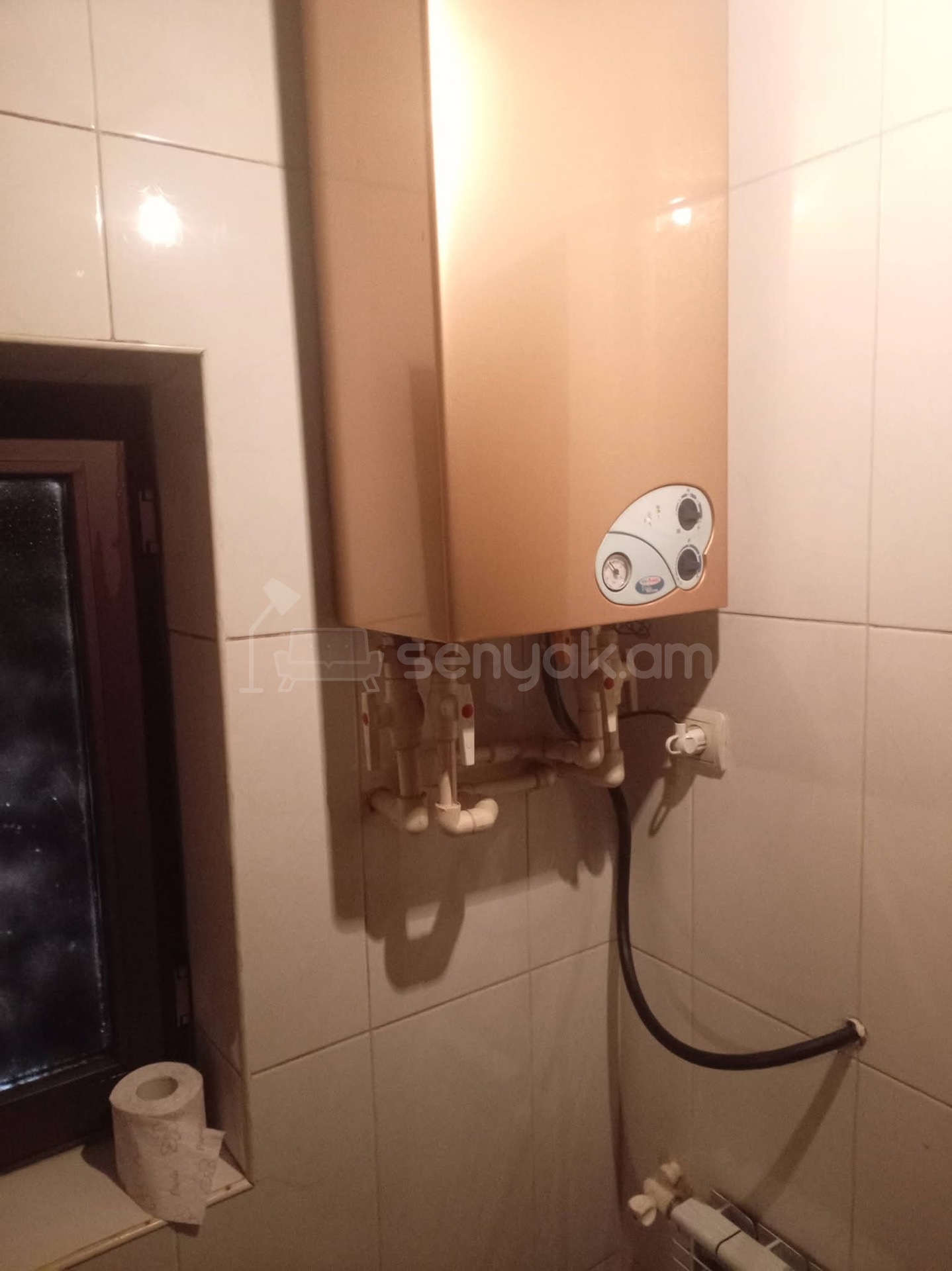 2 Սենյականոց Բնակարան Քարե Շենքում, 52քմ, 1/5 հարկ, Նորմալ Վիճակում, Կահավորված