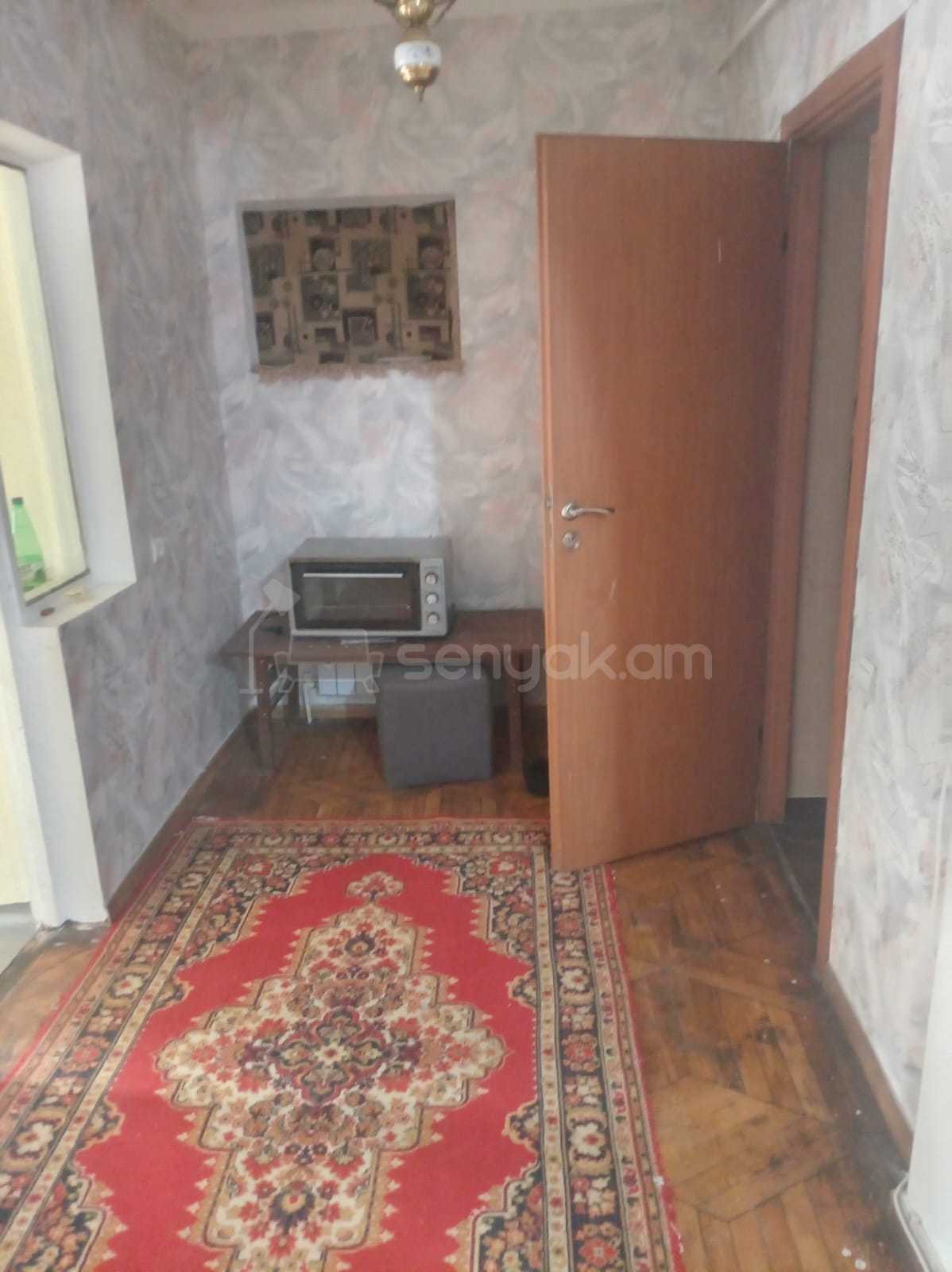 2 Սենյականոց Բնակարան Քարե Շենքում, 52քմ, 1/5 հարկ, Նորմալ Վիճակում, Կահավորված