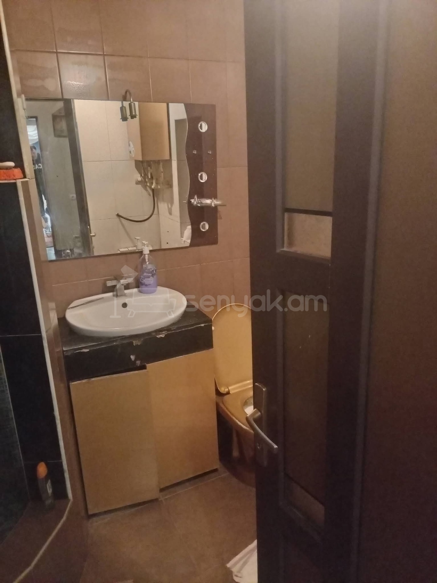 2 Սենյականոց Բնակարան Քարե Շենքում, 52քմ, 1/5 հարկ, Նորմալ Վիճակում, Կահավորված