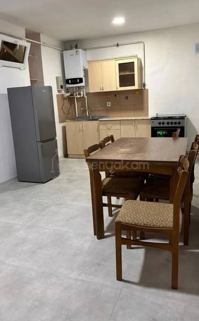 3 Սենյականոց Բնակարան Քարե Շենքում, 80քմ, 3/3 հարկ, Կոսմետիկ Վերանորոգված, Կահավորված, Արևկող