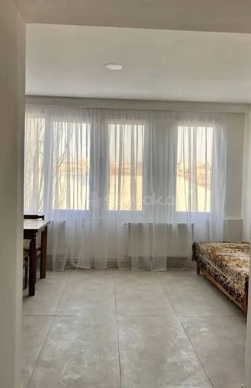 3 Սենյականոց Բնակարան Քարե Շենքում, 80քմ, 3/3 հարկ, Կոսմետիկ Վերանորոգված, Կահավորված, Արևկող