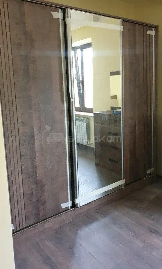 4 Սենյականոց Բնակարան Քարե Շենքում, 91քմ, 2/7 հարկ, Կապիտալ Վերանորոգված