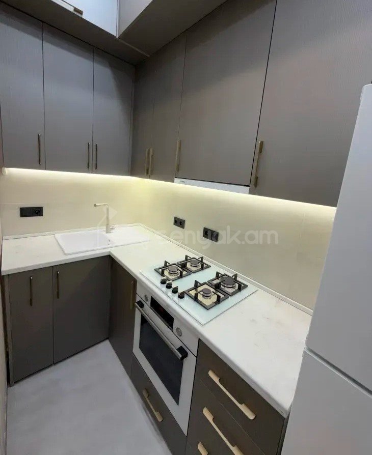 2 Սենյականոց Բնակարան Քարե Շենքում, 39քմ, 3/5 հարկ, Կապիտալ Վերանորոգված