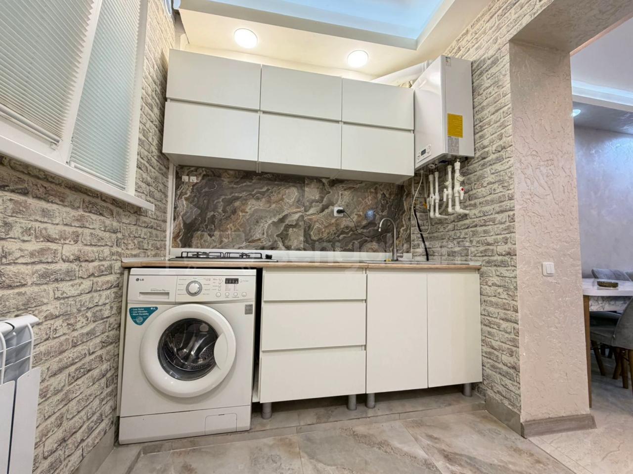 3 Սենյականոց Բնակարան Քարե Շենքում, 58քմ, 1/5 հարկ, Կապիտալ Վերանորոգված