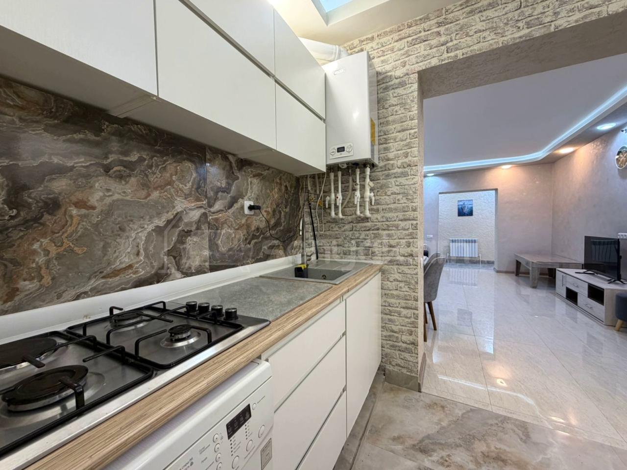 3 Սենյականոց Բնակարան Քարե Շենքում, 58քմ, 1/5 հարկ, Կապիտալ Վերանորոգված