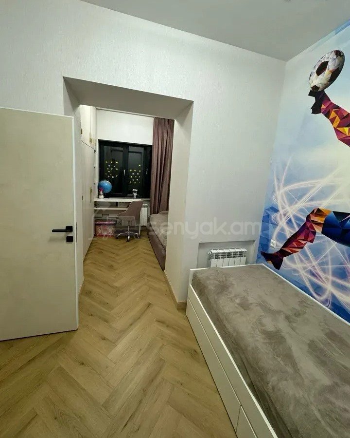 3 Սենյականոց Բնակարան Քարե Շենքում, 73քմ, 3/4 հարկ, Դիզայներական Վերանորոգված