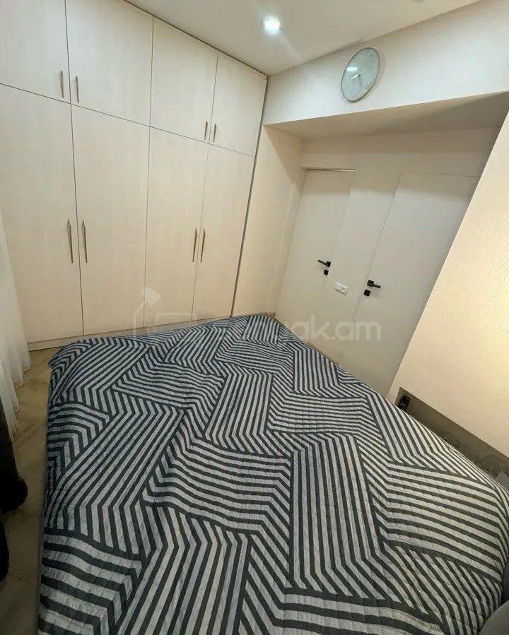 3 Սենյականոց Բնակարան Քարե Շենքում, 73քմ, 3/4 հարկ, Դիզայներական Վերանորոգված