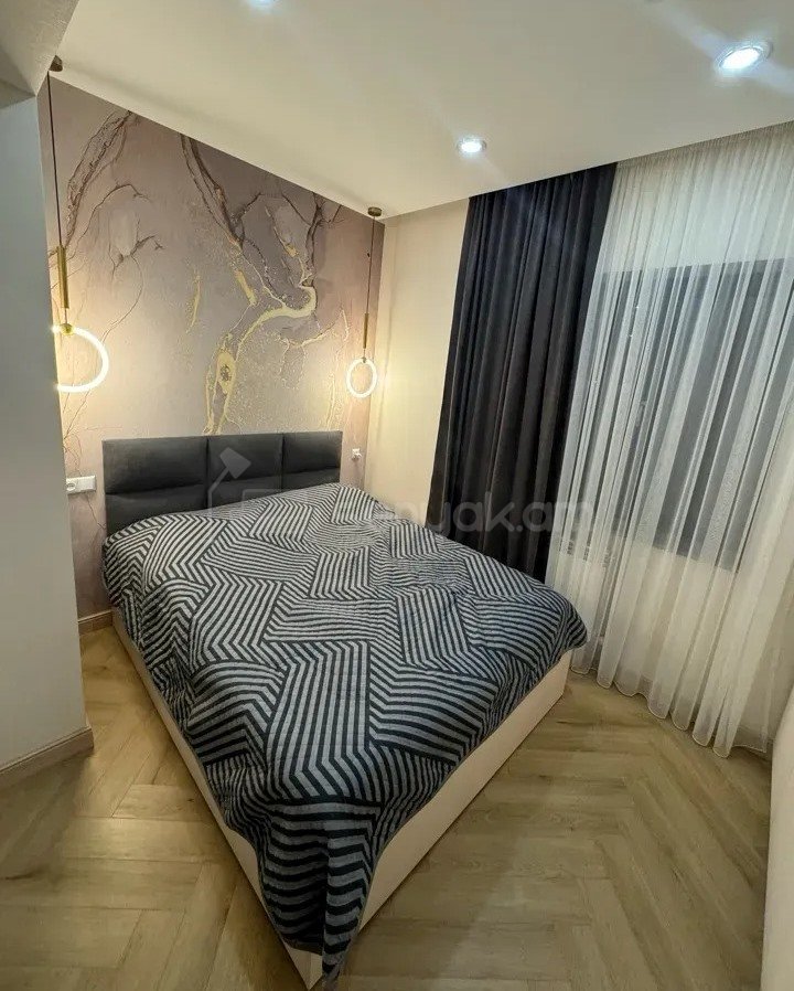 3 Սենյականոց Բնակարան Քարե Շենքում, 73քմ, 3/4 հարկ, Դիզայներական Վերանորոգված