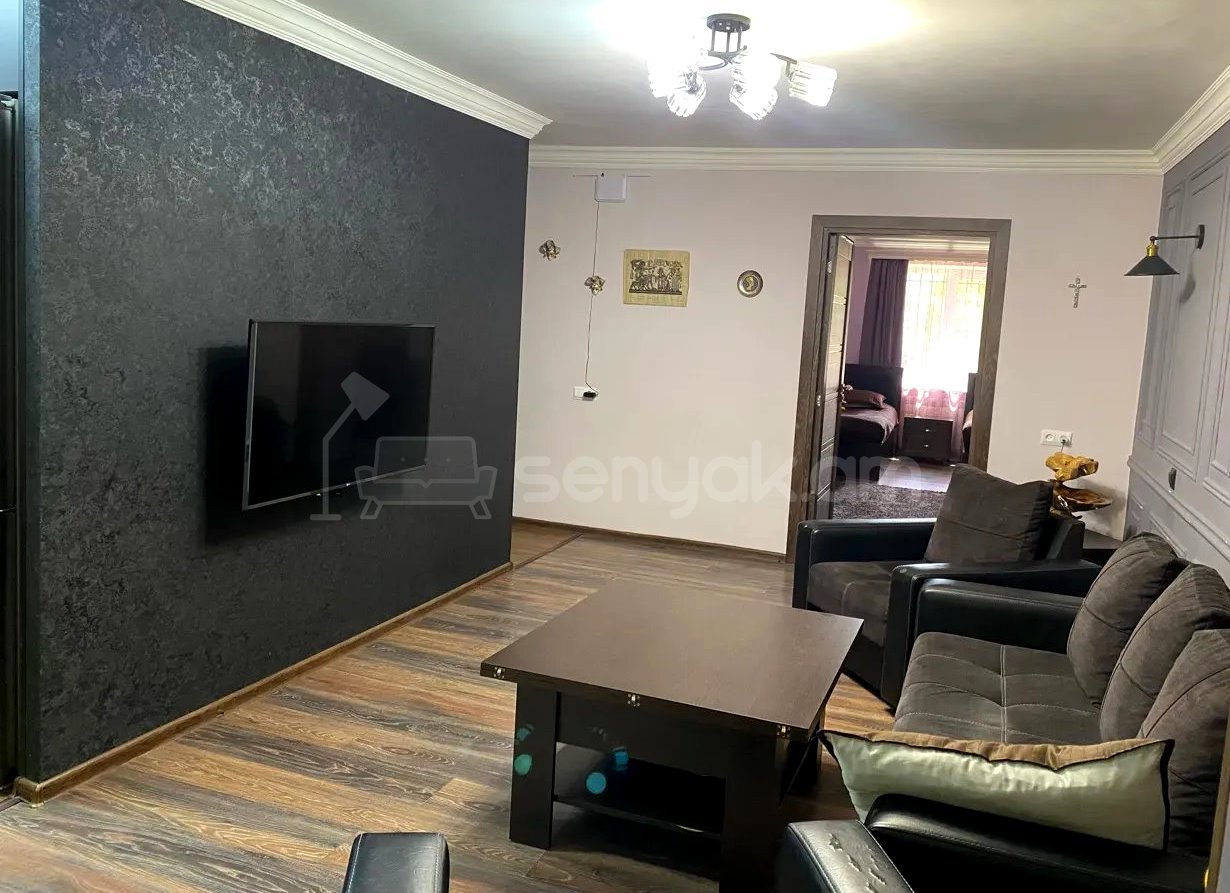 3 Սենյականոց Բնակարան Քարե Շենքում, 75քմ, 1/4 հարկ, Կապիտալ Վերանորոգված