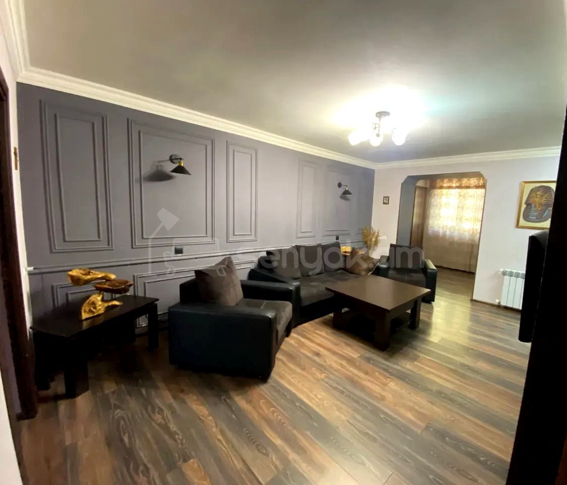 3 Սենյականոց Բնակարան Քարե Շենքում, 75քմ, 1/4 հարկ, Կապիտալ Վերանորոգված