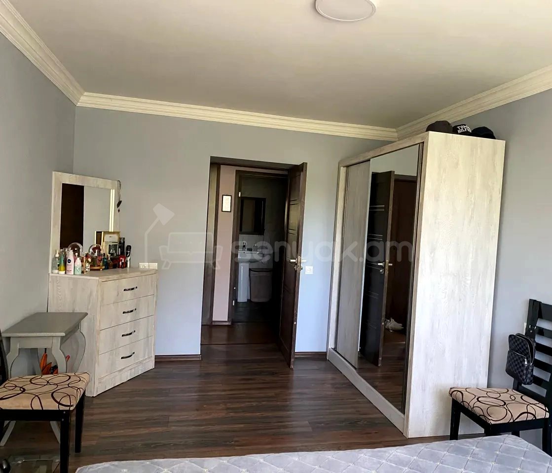 3 Սենյականոց Բնակարան Քարե Շենքում, 75քմ, 1/4 հարկ, Կապիտալ Վերանորոգված