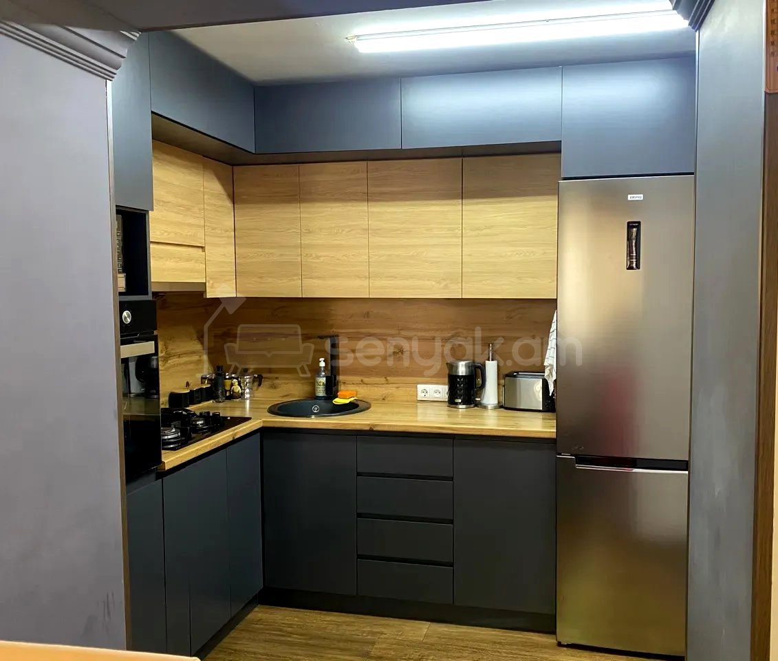 3 Սենյականոց Բնակարան Քարե Շենքում, 75քմ, 1/4 հարկ, Կապիտալ Վերանորոգված