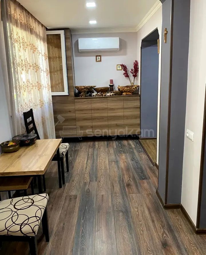 3 Սենյականոց Բնակարան Քարե Շենքում, 75քմ, 1/4 հարկ, Կապիտալ Վերանորոգված