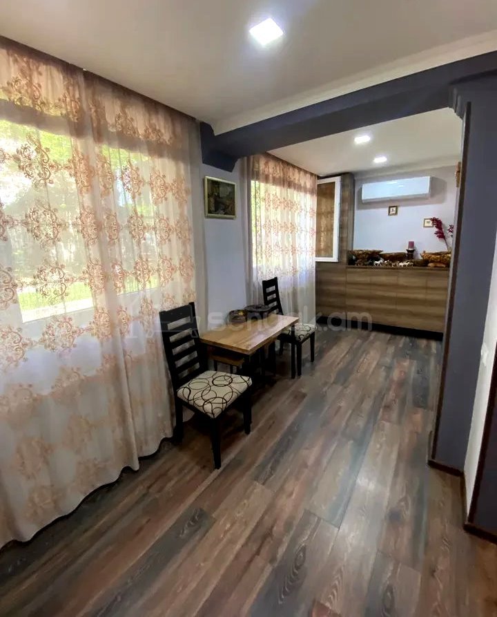 3 Սենյականոց Բնակարան Քարե Շենքում, 75քմ, 1/4 հարկ, Կապիտալ Վերանորոգված