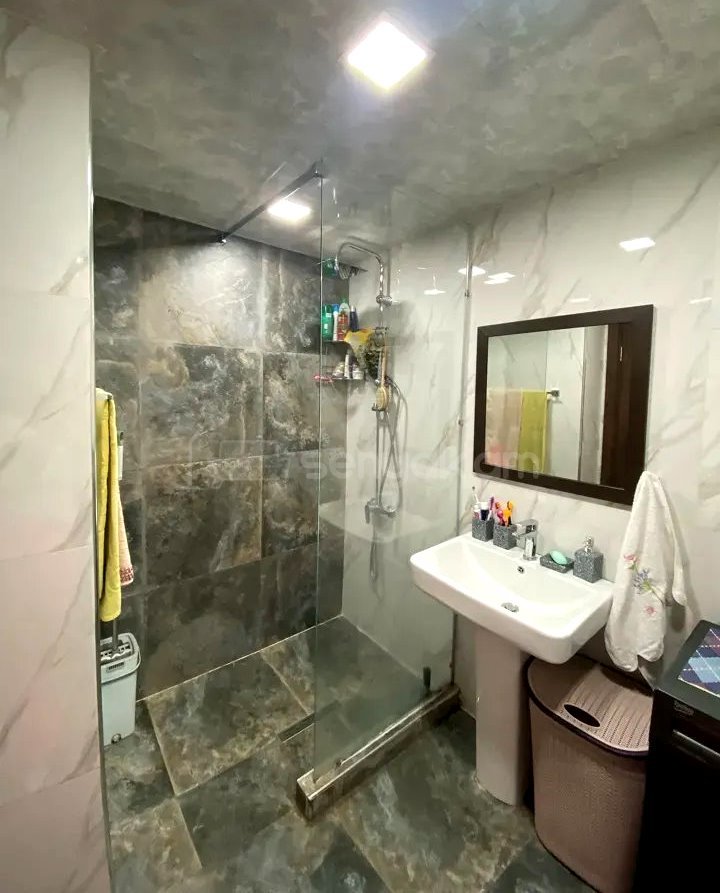 3 Սենյականոց Բնակարան Քարե Շենքում, 75քմ, 1/4 հարկ, Կապիտալ Վերանորոգված