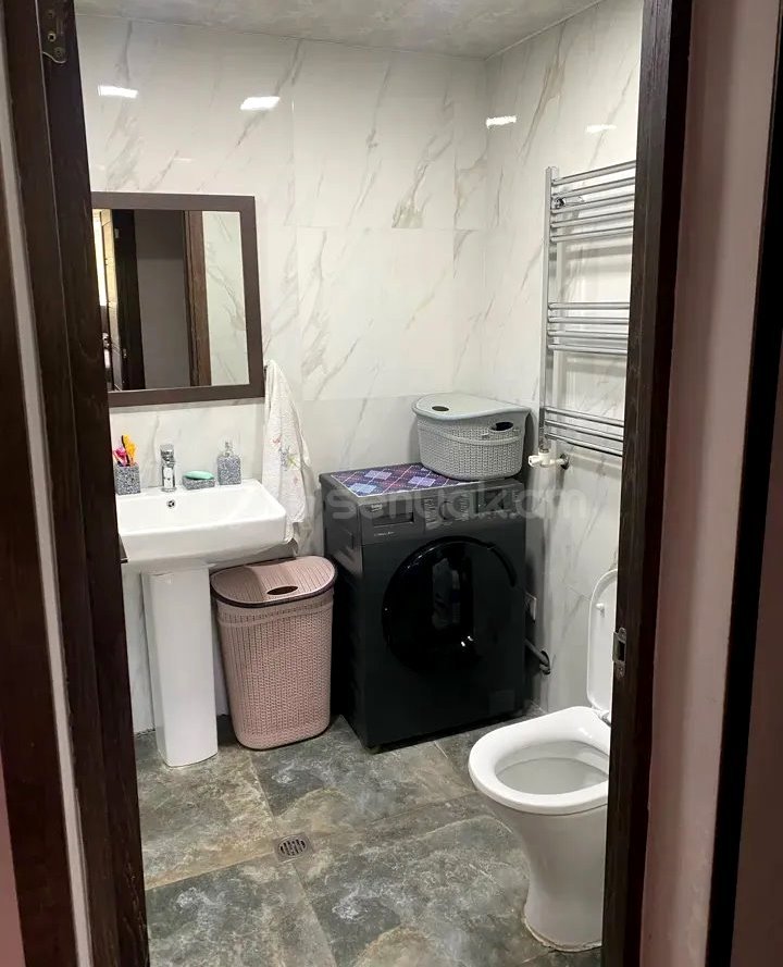 3 Սենյականոց Բնակարան Քարե Շենքում, 75քմ, 1/4 հարկ, Կապիտալ Վերանորոգված