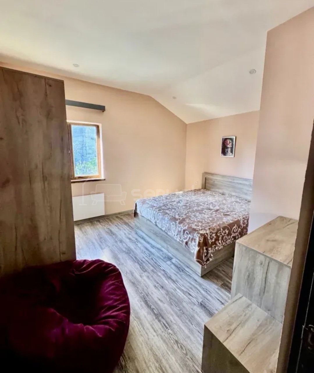 3 Սենյականոց Բնակարան Քարե Շենքում, 60քմ, 2/2 հարկ, Կապիտալ Վերանորոգված, Կահավորված