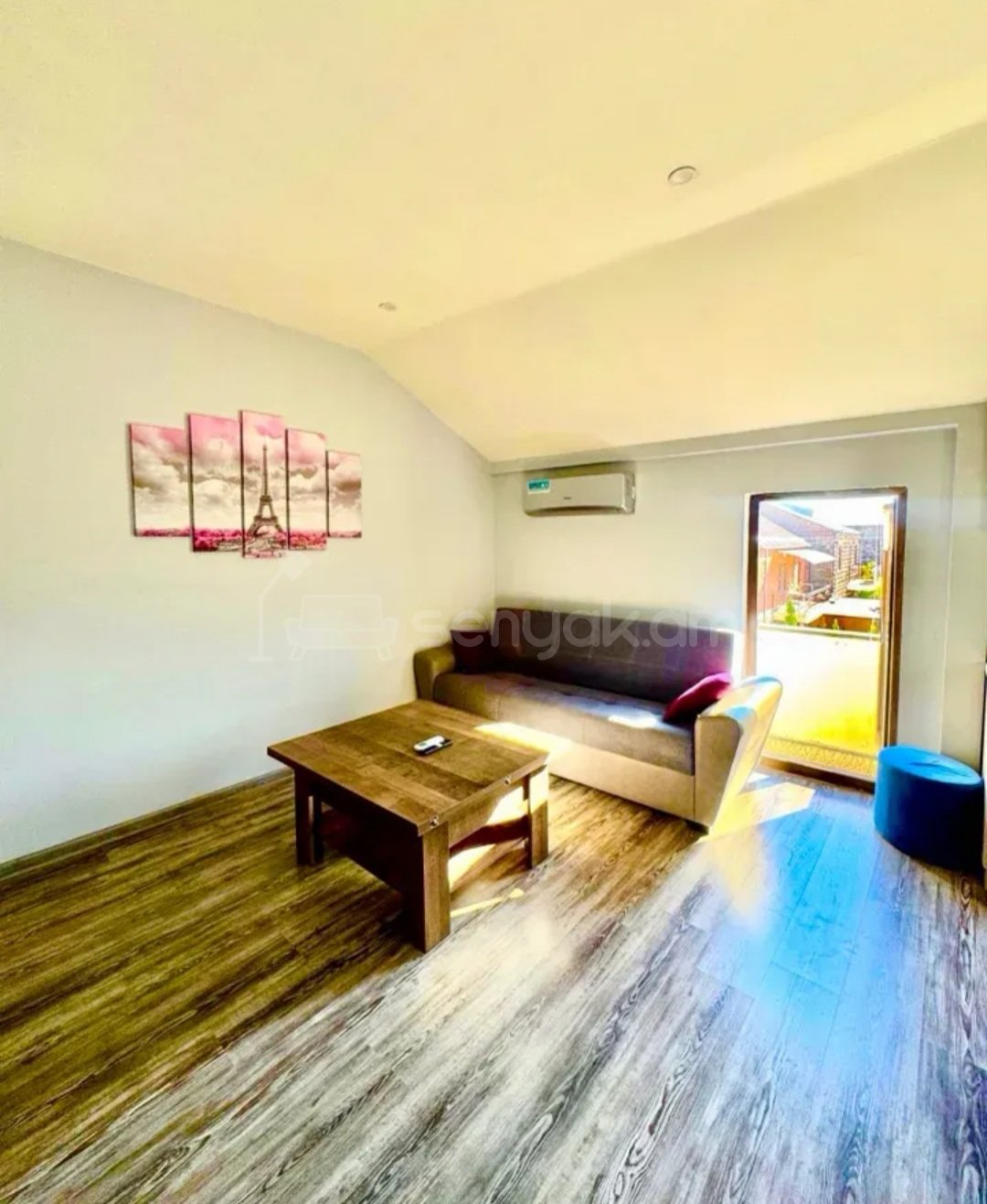 3 Սենյականոց Բնակարան Քարե Շենքում, 60քմ, 2/2 հարկ, Կապիտալ Վերանորոգված, Կահավորված