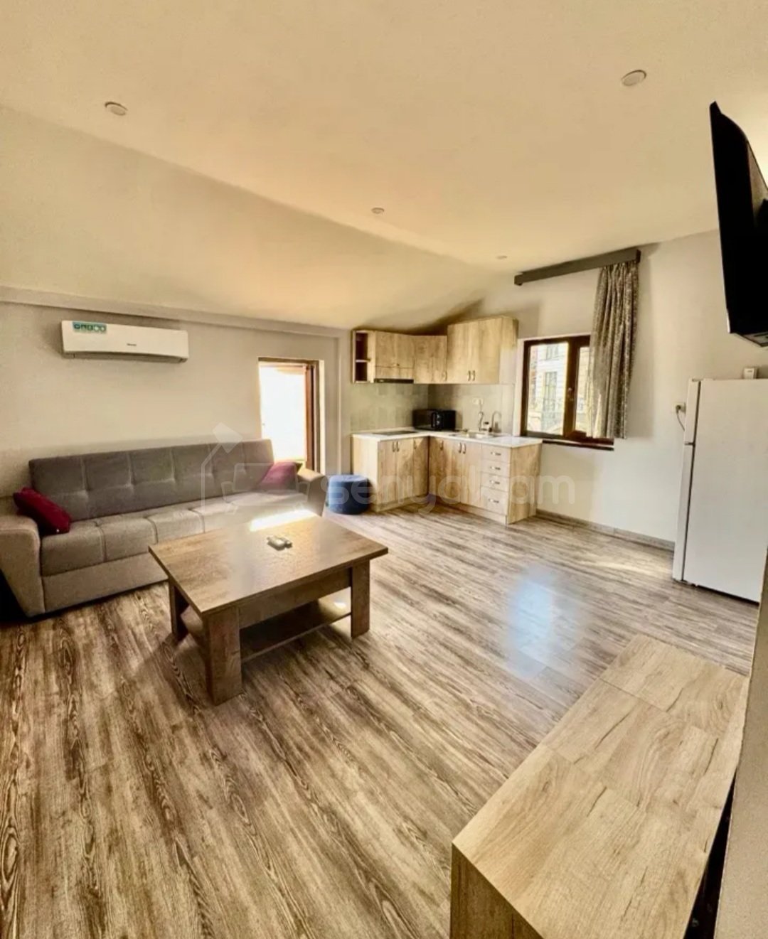 3 Սենյականոց Բնակարան Քարե Շենքում, 60քմ, 2/2 հարկ, Կապիտալ Վերանորոգված, Կահավորված