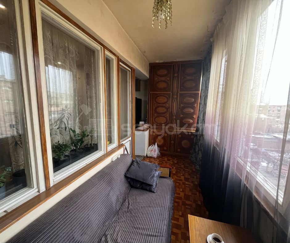 4 Սենյականոց Բնակարան Քարե Շենքում, 94քմ, 4/5 հարկ, Կոսմետիկ Վերանորոգված