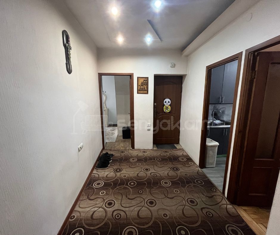 4 Սենյականոց Բնակարան Քարե Շենքում, 94քմ, 4/5 հարկ, Կոսմետիկ Վերանորոգված