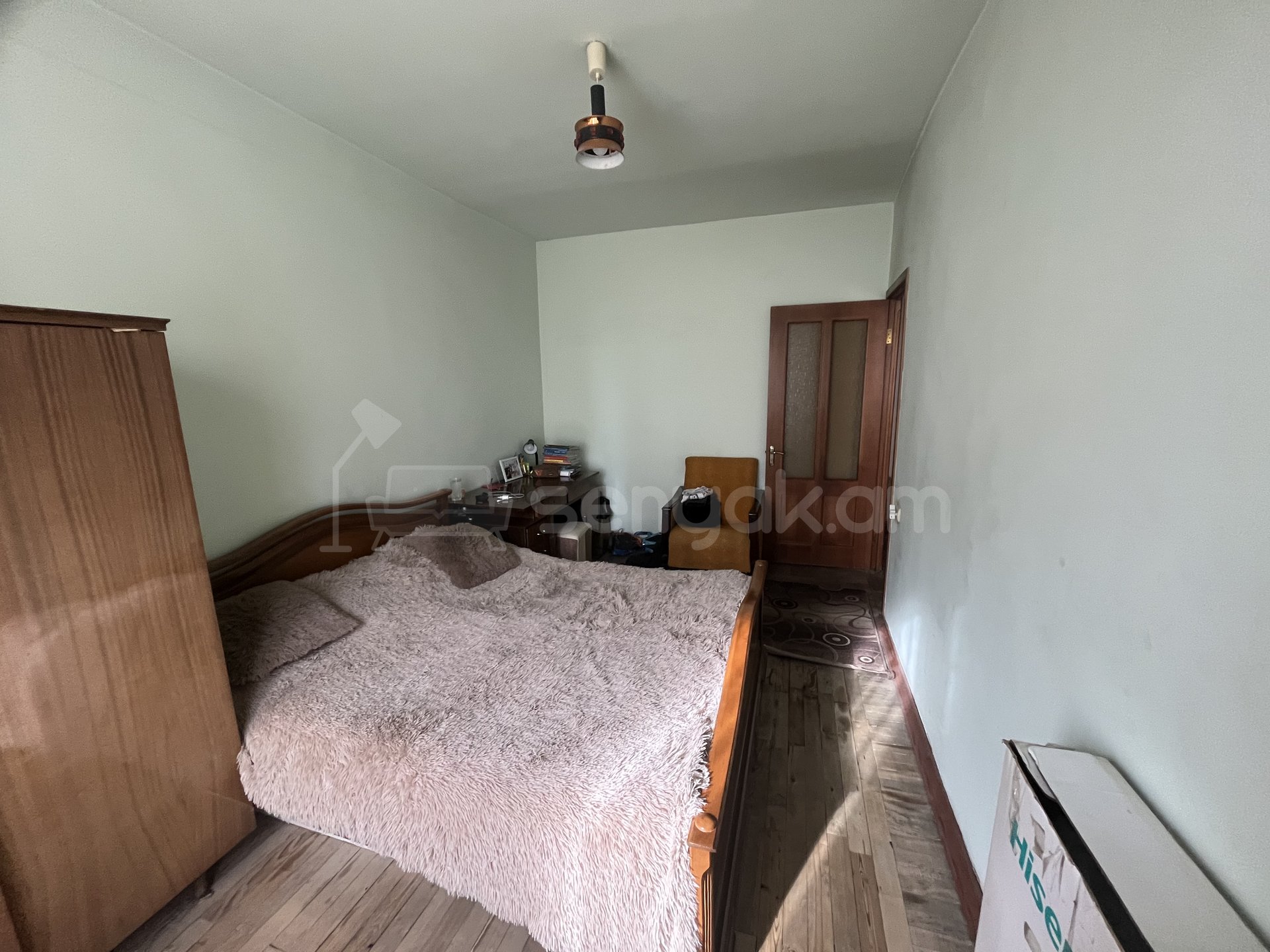 4 Սենյականոց Բնակարան Քարե Շենքում, 94քմ, 4/5 հարկ, Նորմալ Վիճակում