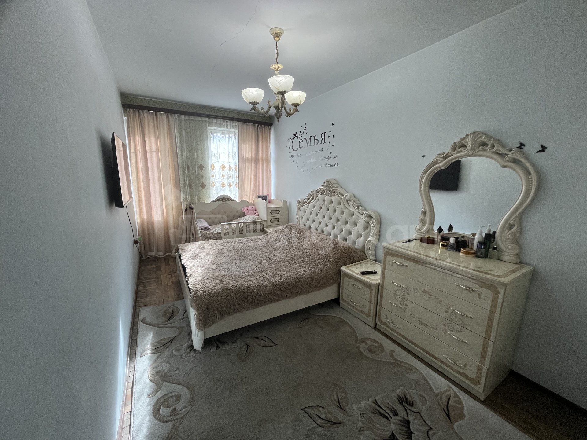 4 Սենյականոց Բնակարան Քարե Շենքում, 94քմ, 4/5 հարկ, Նորմալ Վիճակում