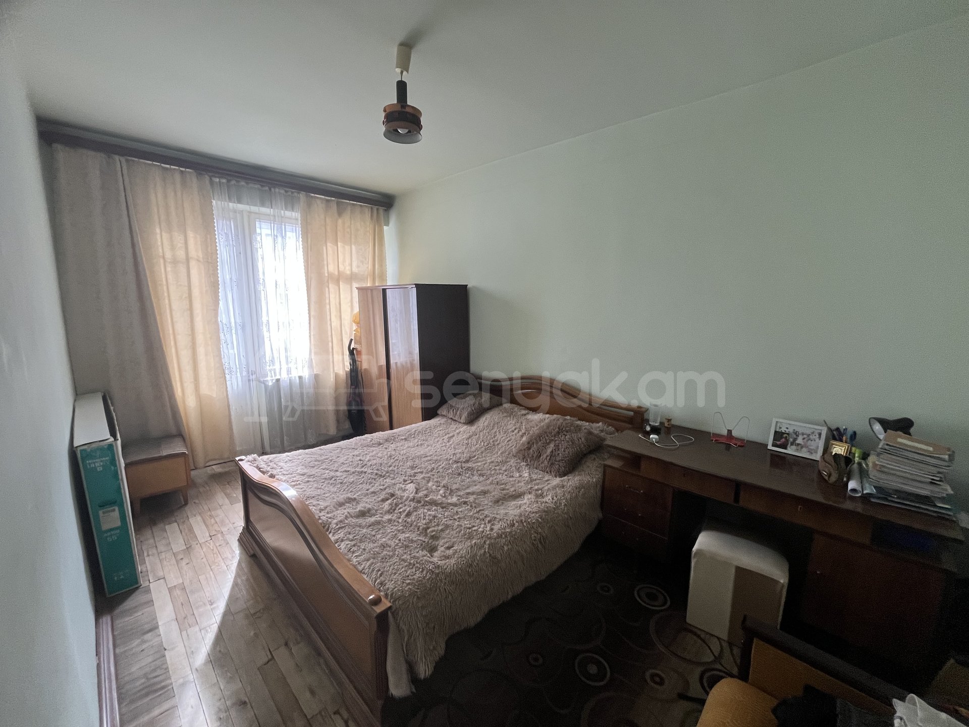 4 Սենյականոց Բնակարան Քարե Շենքում, 94քմ, 4/5 հարկ, Նորմալ Վիճակում