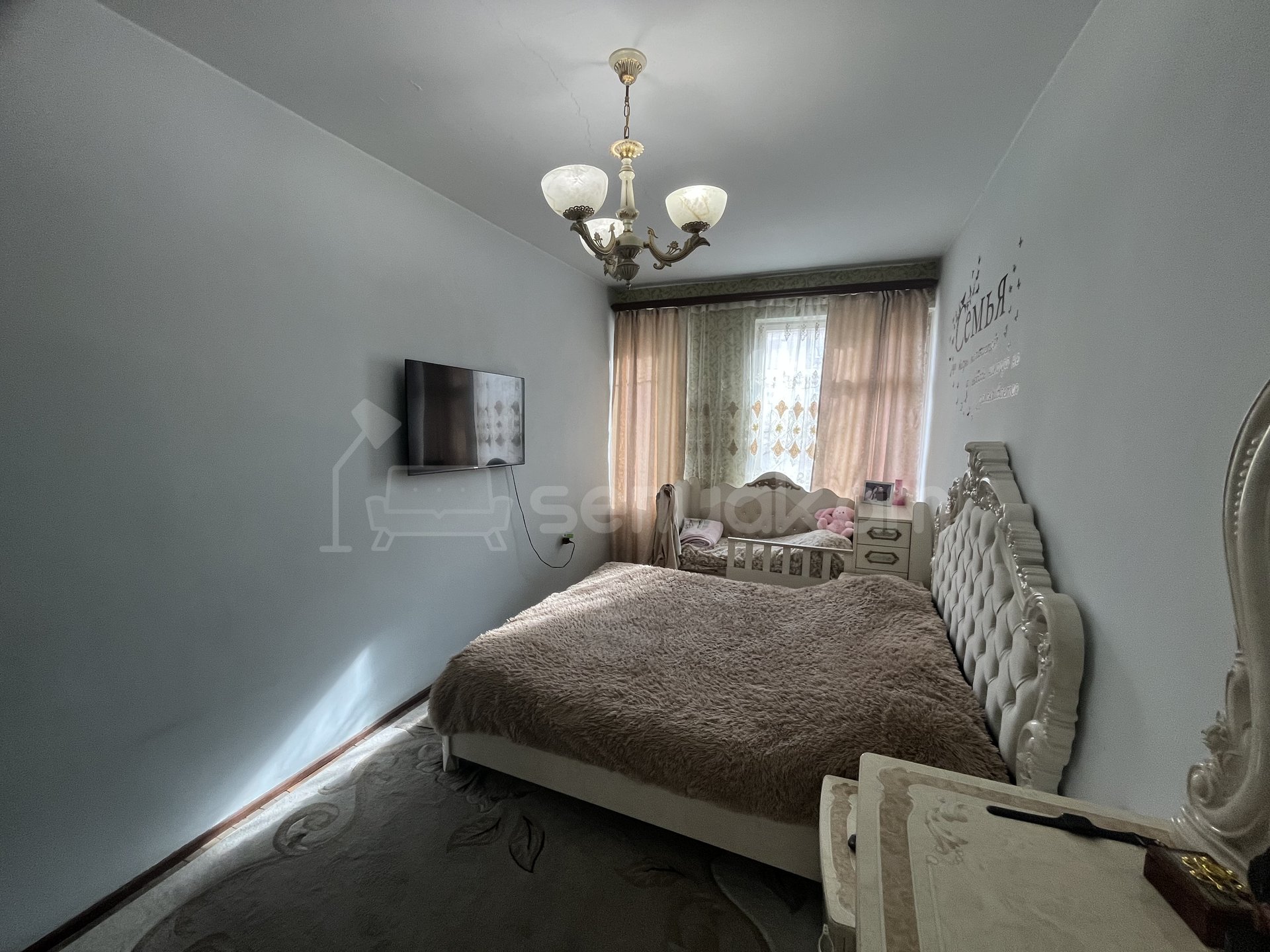 4 Սենյականոց Բնակարան Քարե Շենքում, 94քմ, 4/5 հարկ, Նորմալ Վիճակում