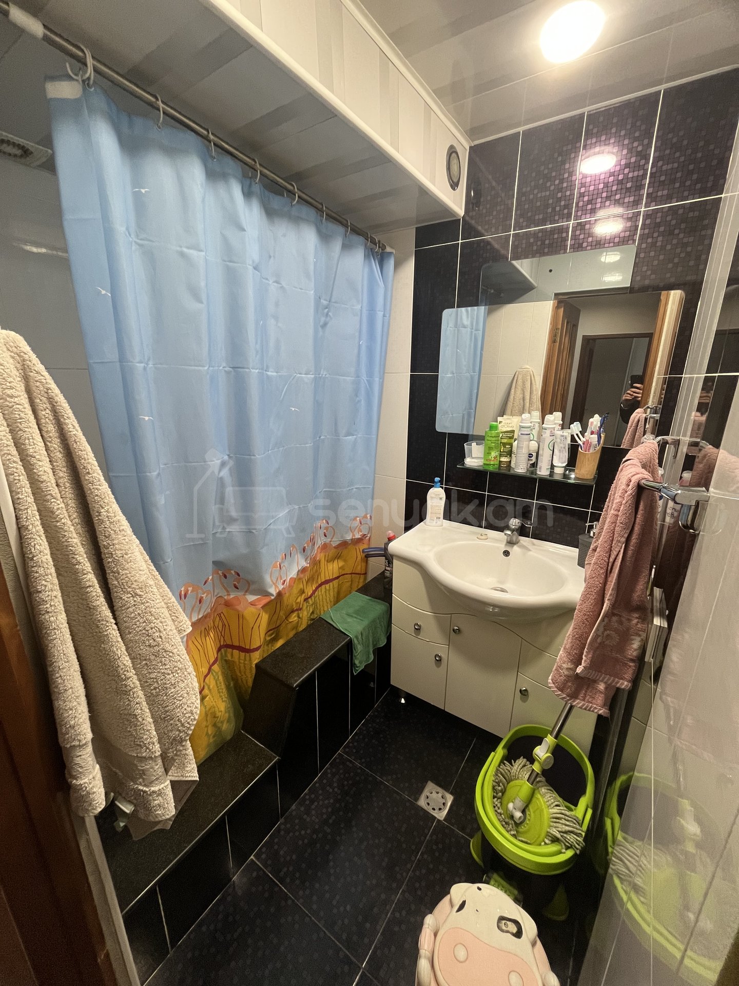 4 Սենյականոց Բնակարան Քարե Շենքում, 94քմ, 4/5 հարկ, Նորմալ Վիճակում